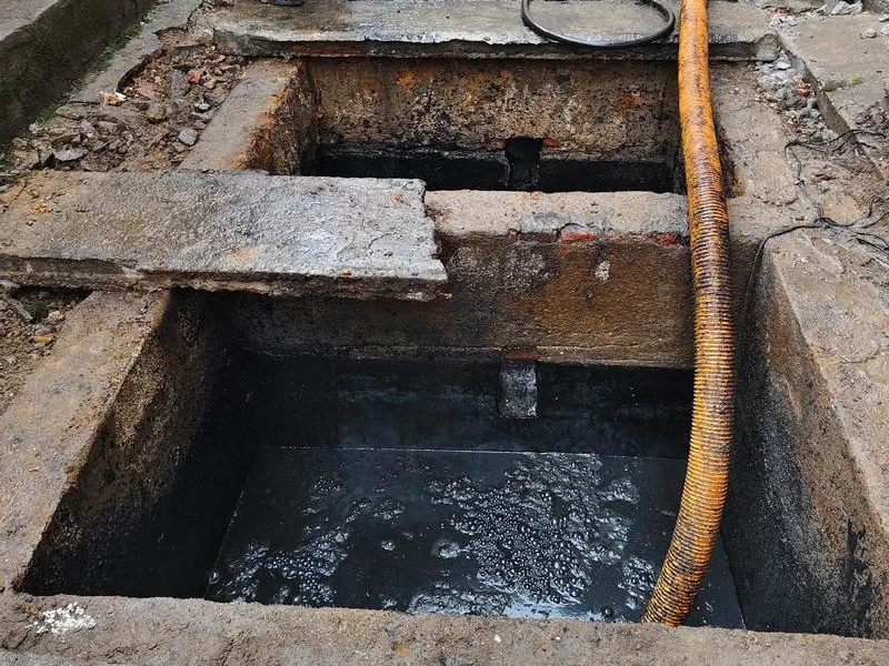 中华门清理化粪池